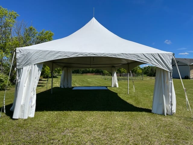 20x20 Marque w open Walls